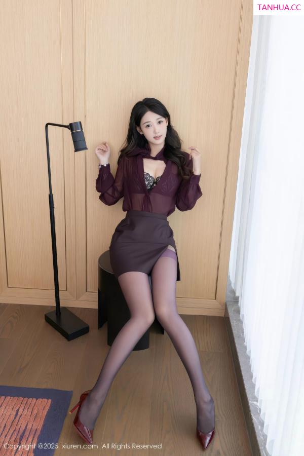 唐安琪  [XiuRen]高清写真图 2025.11.03 No.10941 唐安琪 性感OL服第15张图片